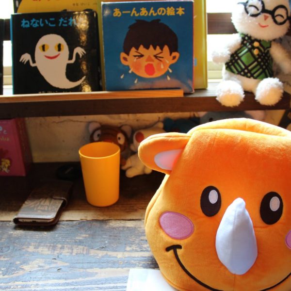 梅田「ペンネンネネム」さんへ行ってきたよ。メニューが絵本棚の中にあって、遊び心満載のお店さんでした。